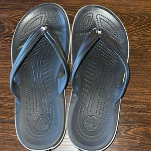 Crocs -CrocBand Flip. Excellent condition. Size 8 BLACK